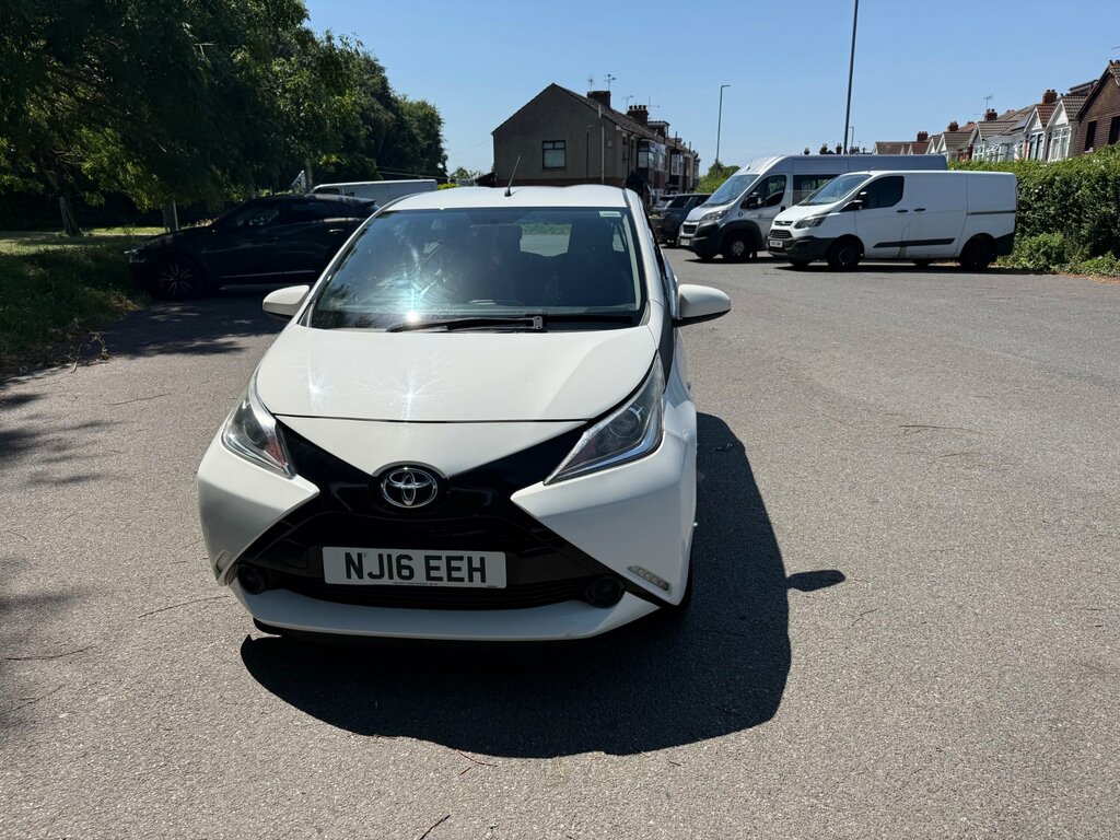 Toyota Aygo 1.0 Vvt-i X-play Hatchback Euro White #3