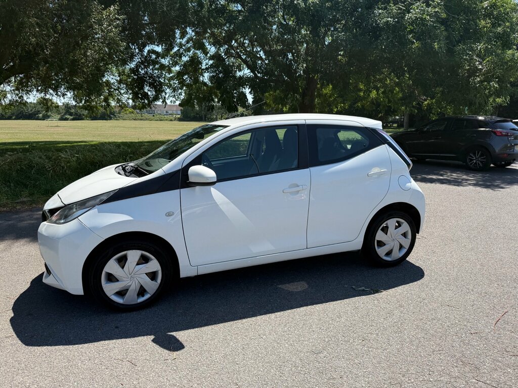 Toyota Aygo 1.0 Vvt-i X-play Hatchback Euro White #5
