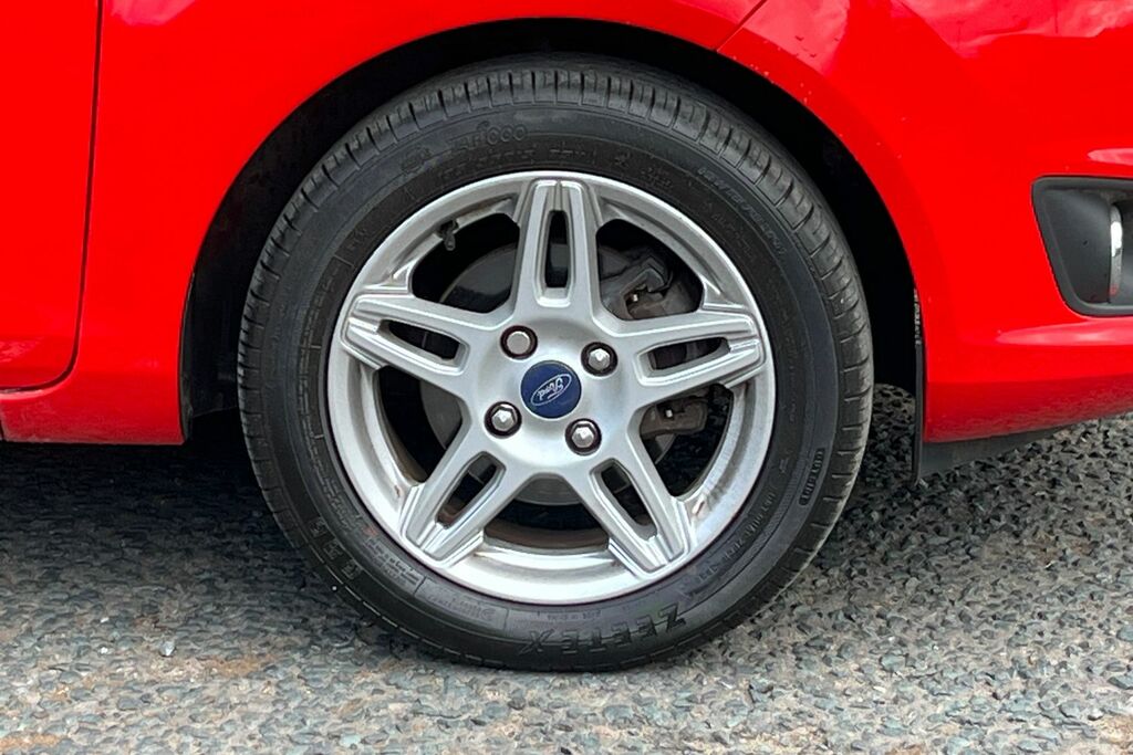 Ford Fiesta 1.4 Titanium Hatchback 130 Gkm Red #8