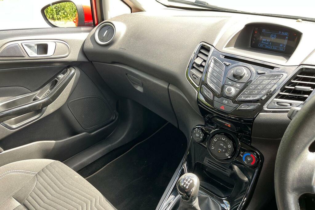Ford Fiesta 1.4 Titanium Hatchback 130 Gkm Red #23