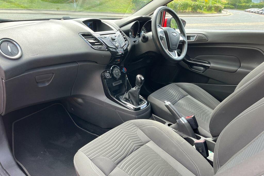 Ford Fiesta 1.4 Titanium Hatchback 130 Gkm Red #18