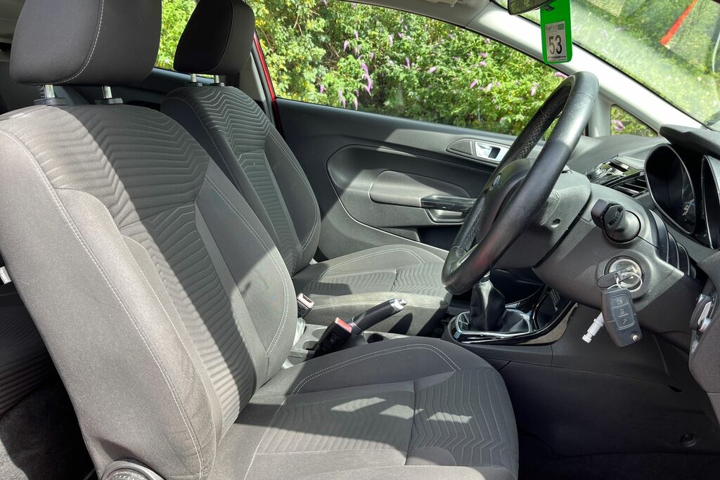 Ford Fiesta 1.4 Titanium Hatchback 130 Gkm Red #17