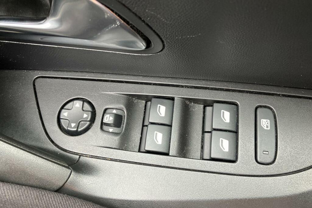 Peugeot 2008 1.2 Puretech 155 Gt Premium Eat8 Black #16