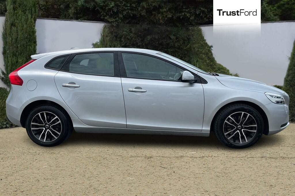 Volvo V40 T2 122 Momentum - Motd To June 2027 2 Keys Silver #3