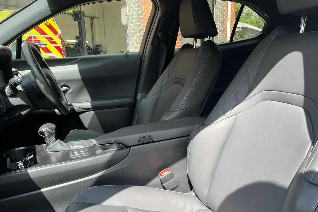 Lexus UX 250H 2.0 F-sport Design Cvt Black #19
