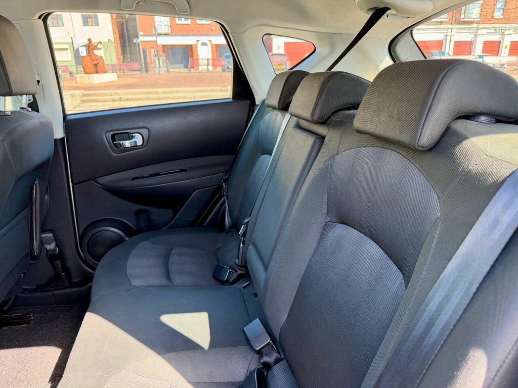 Nissan Qashqai 1.6 Acenta Red #22