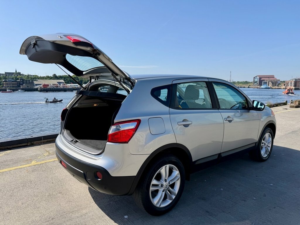 Nissan Qashqai 1.6 Acenta Red #11