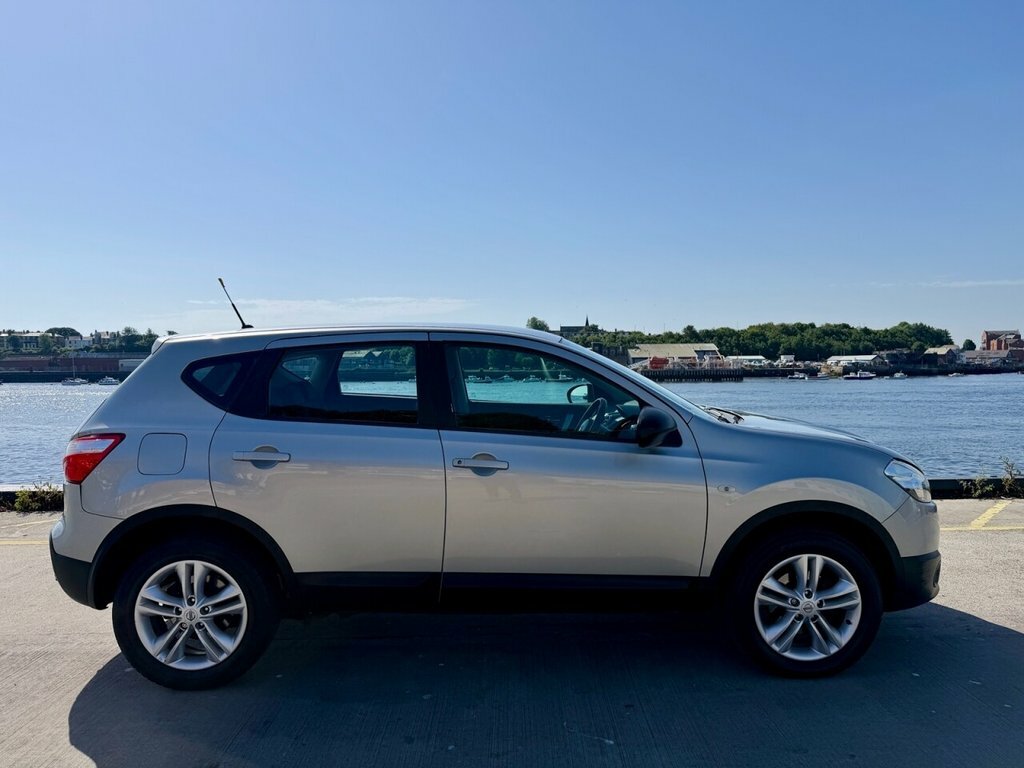 Nissan Qashqai 1.6 Acenta Red #3