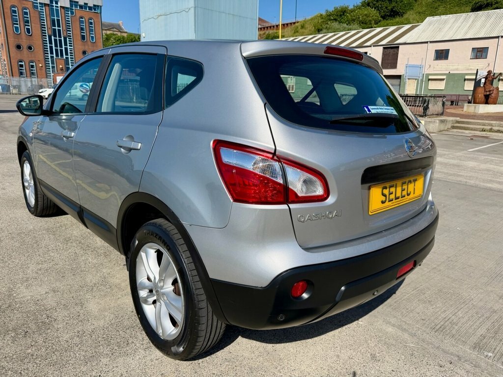 Nissan Qashqai 1.6 Acenta Red #19