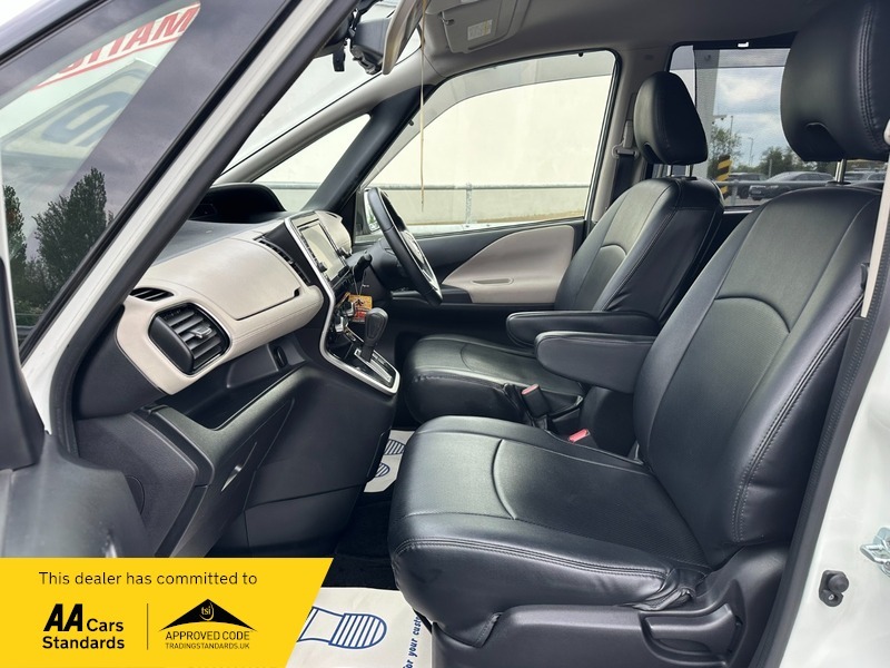 Nissan Serena 2017 2.0 S-hybrid White #4