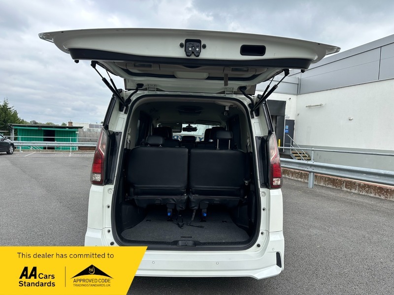Nissan Serena Vip 8 Seater Gold #22