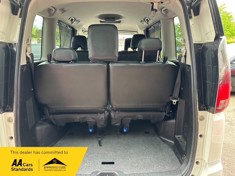 Nissan Serena Vip 8 Seater Gold #18
