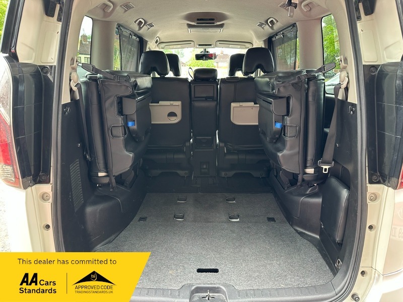 Nissan Serena Vip 8 Seater Gold #20