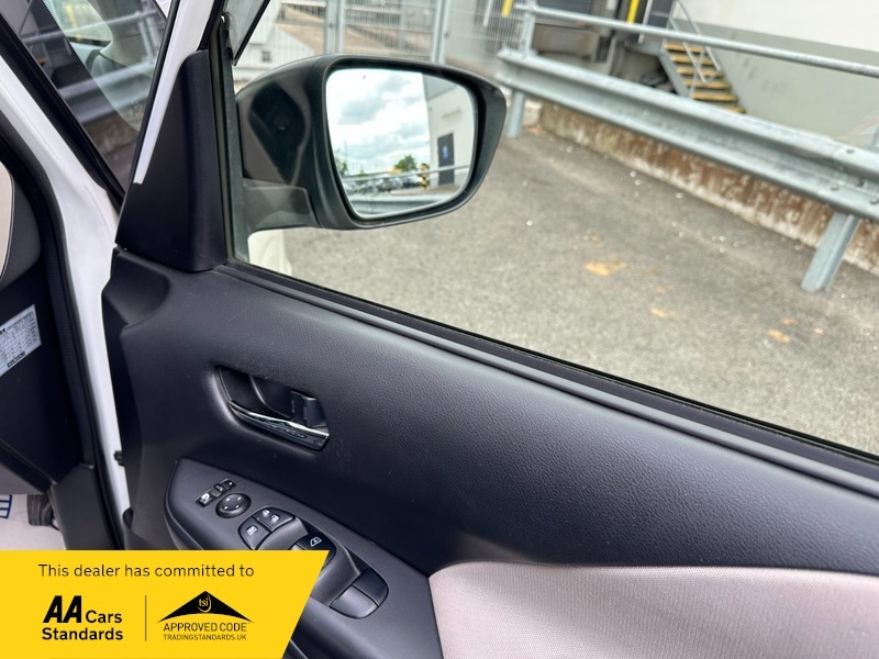 Nissan Serena Vip 8 Seater Gold #28