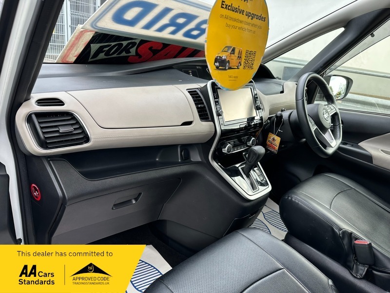 Nissan Serena 2017 2.0 S-hybrid White #6