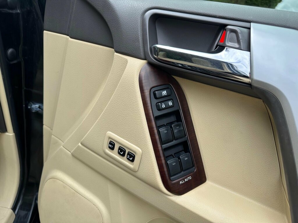 Toyota Land Cruiser D-4d Icon White #59