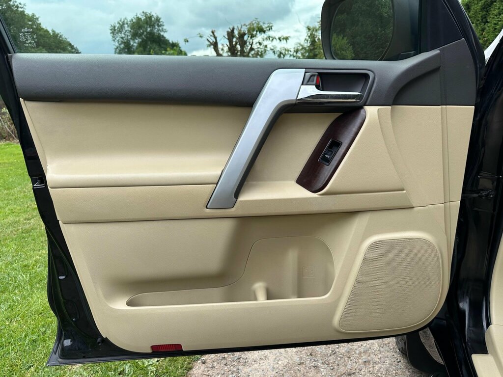Toyota Land Cruiser D-4d Icon White #61