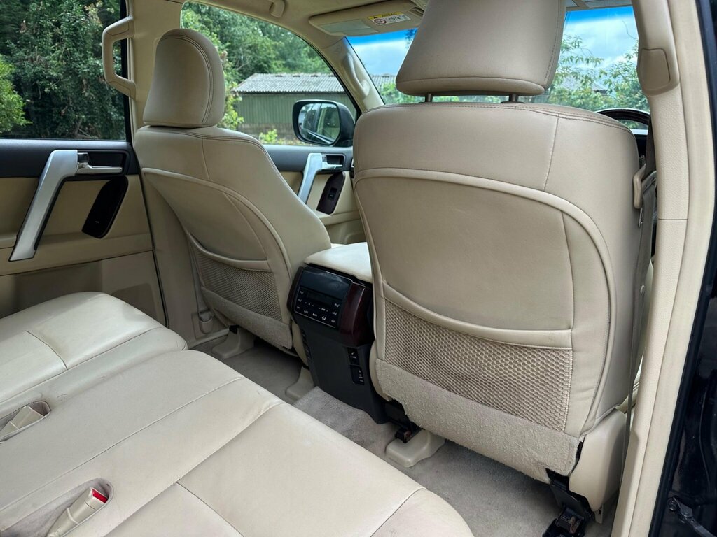 Toyota Land Cruiser D-4d Icon White #40