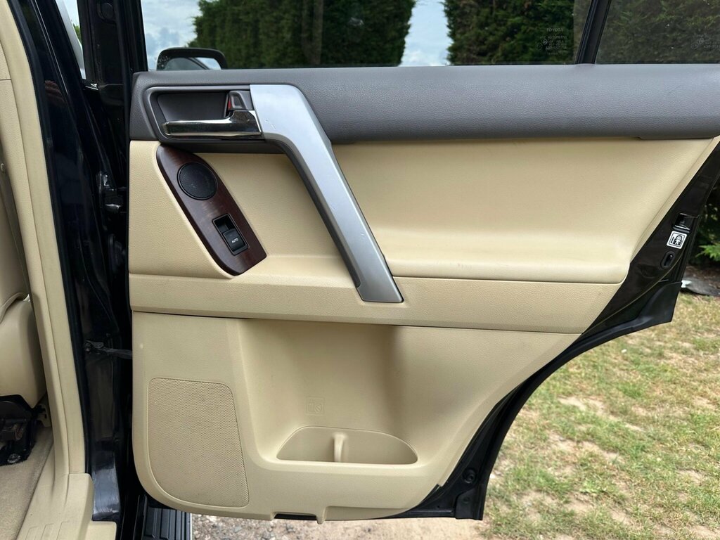 Toyota Land Cruiser D-4d Icon White #62