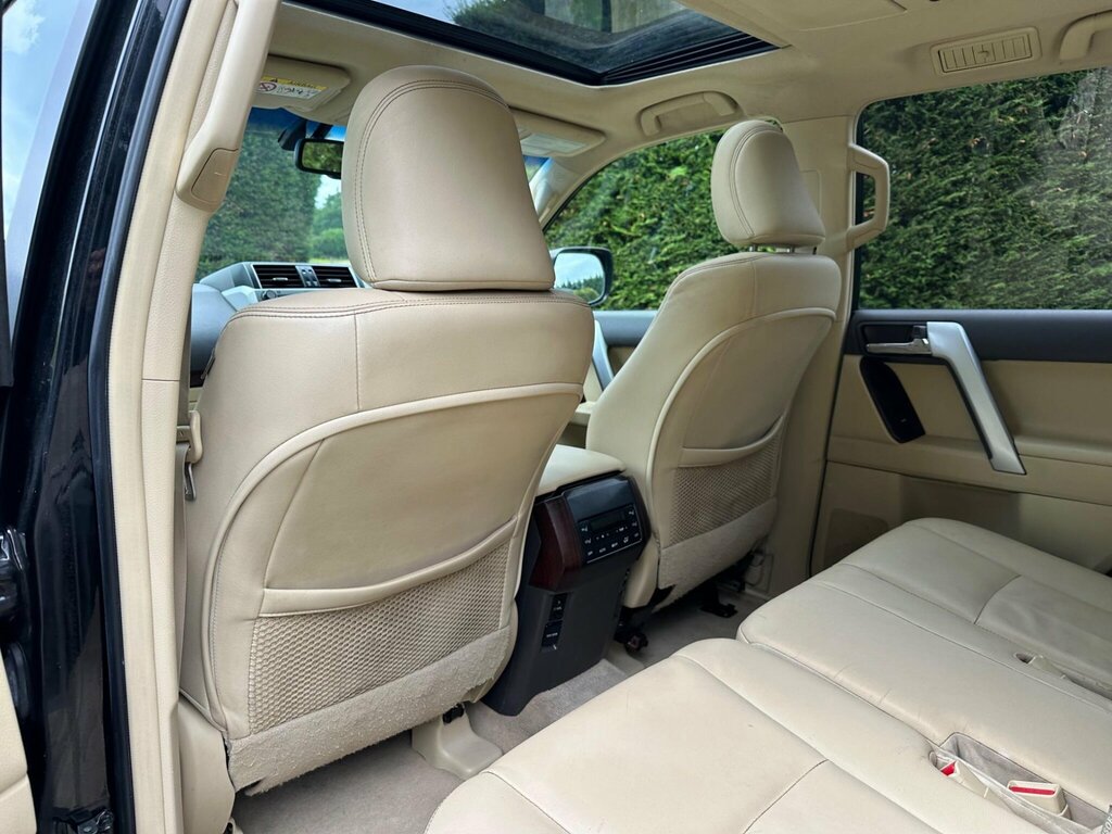 Toyota Land Cruiser D-4d Icon White #47