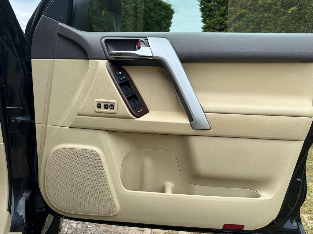 Toyota Land Cruiser D-4d Icon White #58