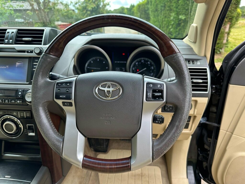 Toyota Land Cruiser D-4d Icon White #32