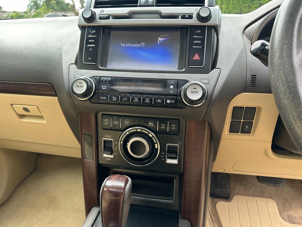 Toyota Land Cruiser D-4d Icon White #36