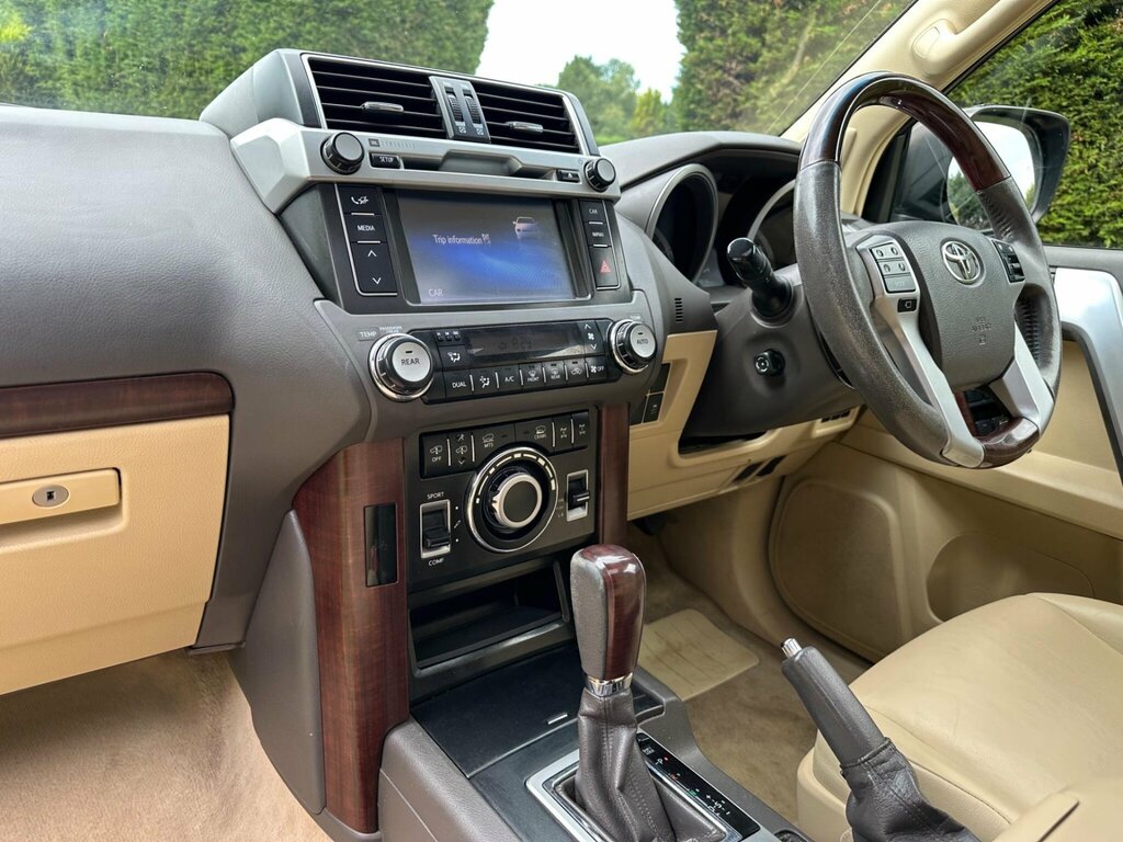 Toyota Land Cruiser D-4d Icon White #31