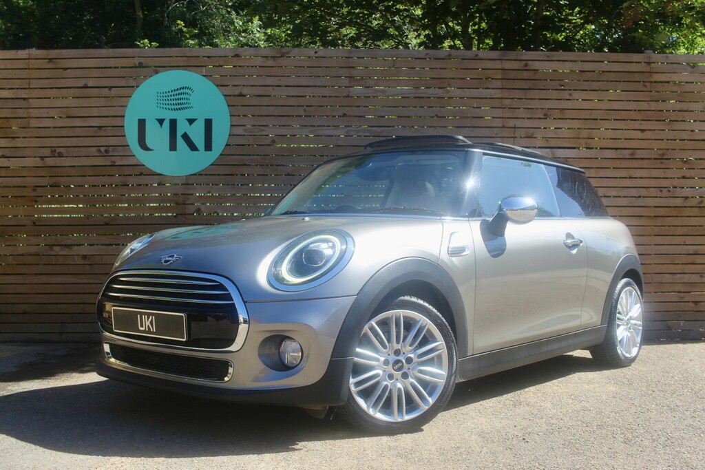 Mini Hatch 1.5 3-Door Hatch Cooper Exclusive Silver