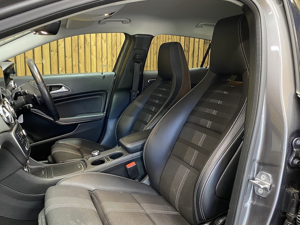 Mercedes-Benz GLA Class Gla180 Urban Edition Grey #4