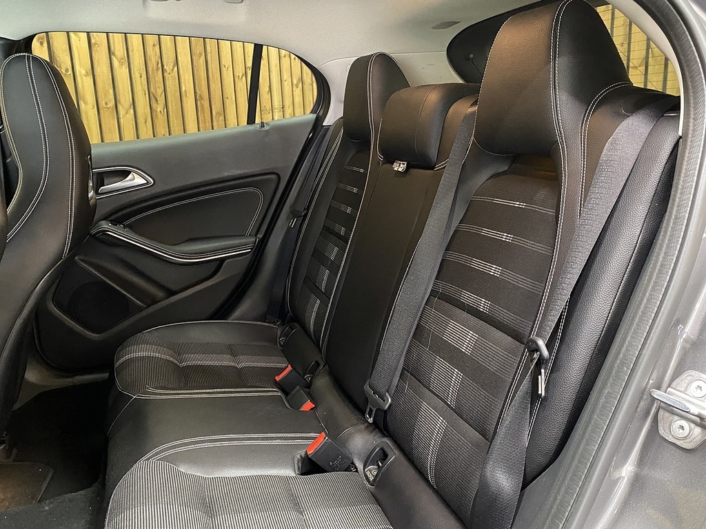 Mercedes-Benz GLA Class Gla180 Urban Edition Grey #5