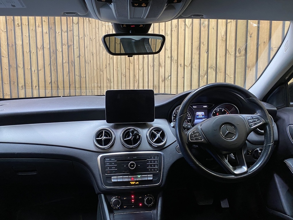 Mercedes-Benz GLA Class Gla180 Urban Edition Grey #3
