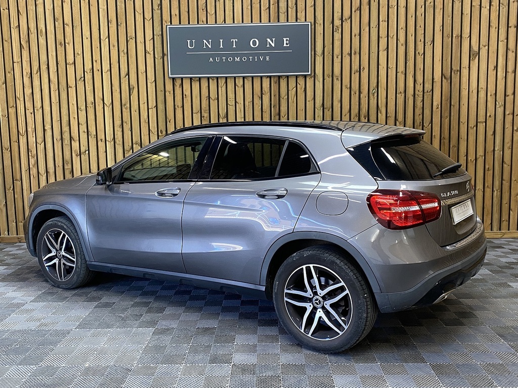 Mercedes-Benz GLA Class Gla180 Urban Edition Grey #2