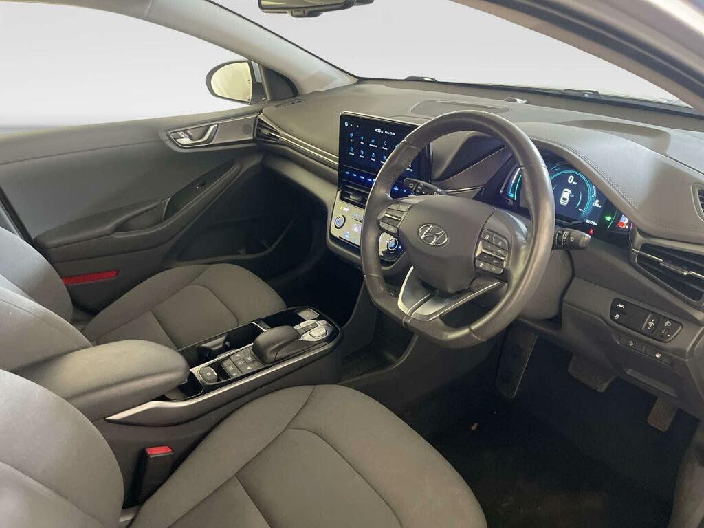 Hyundai Ioniq Premium Black #13