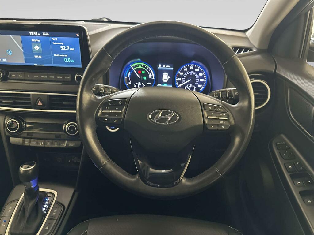 Hyundai Kona T-gdi Play White #14