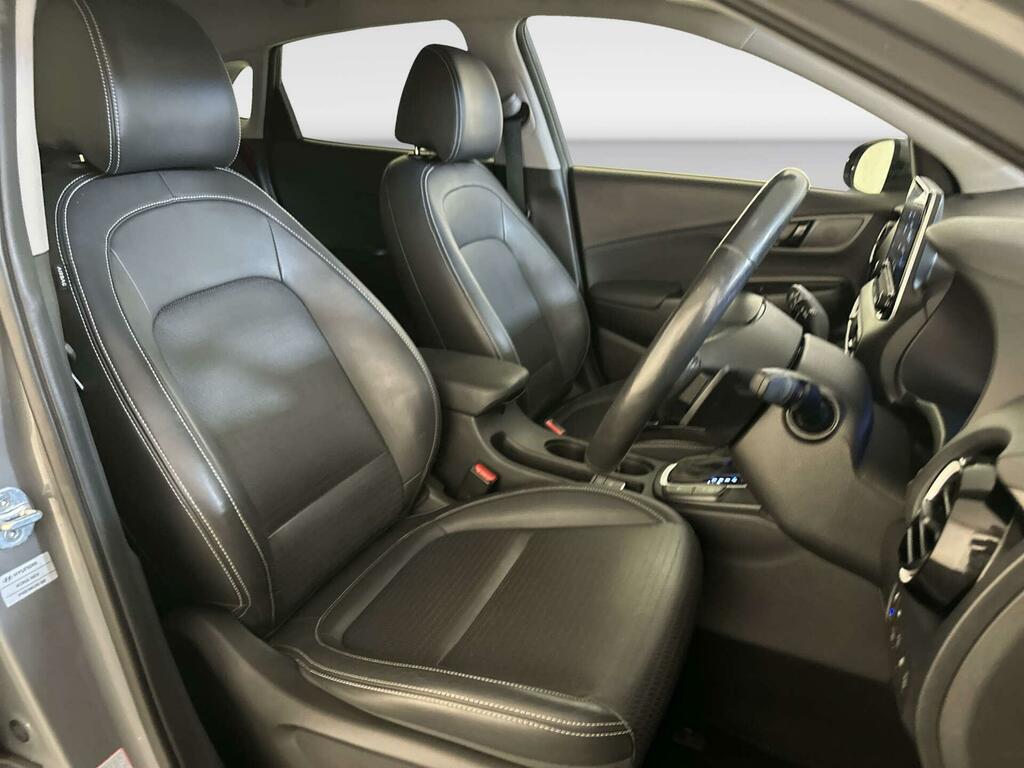 Hyundai Kona T-gdi Play White #11