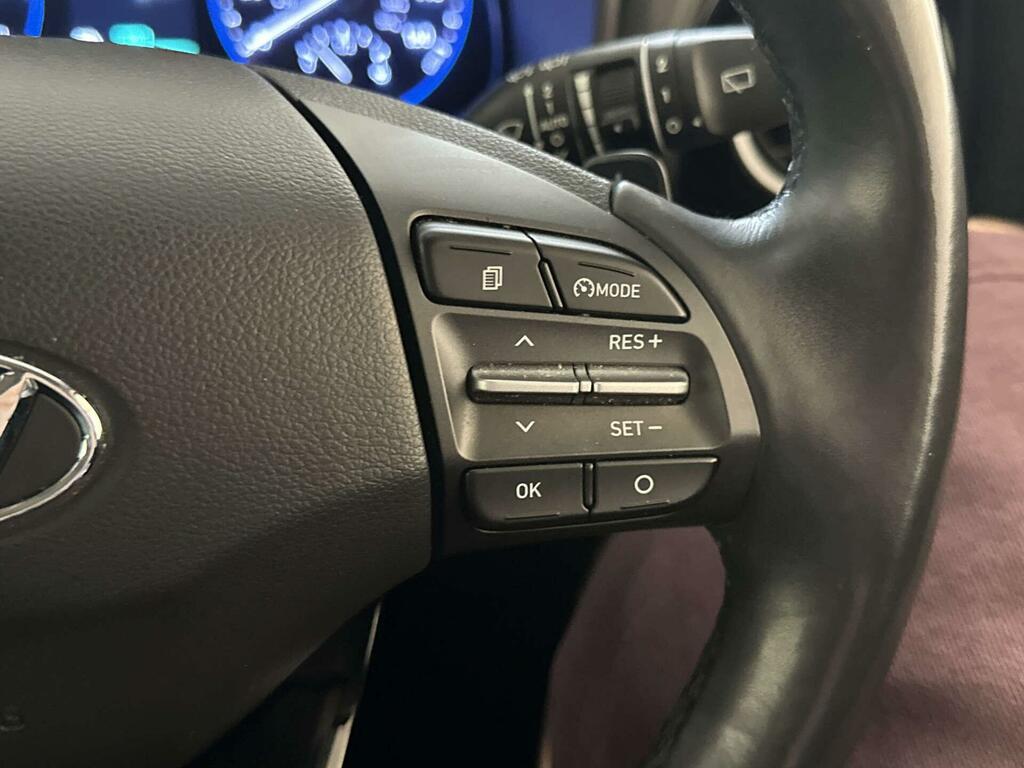 Hyundai Kona T-gdi Play White #18