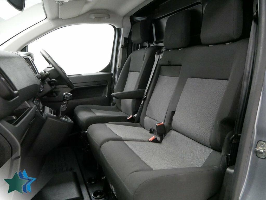 Vauxhall Vivaro 1.5L Turbo D 2700 Pro Panel Van 6Dr Grey #5