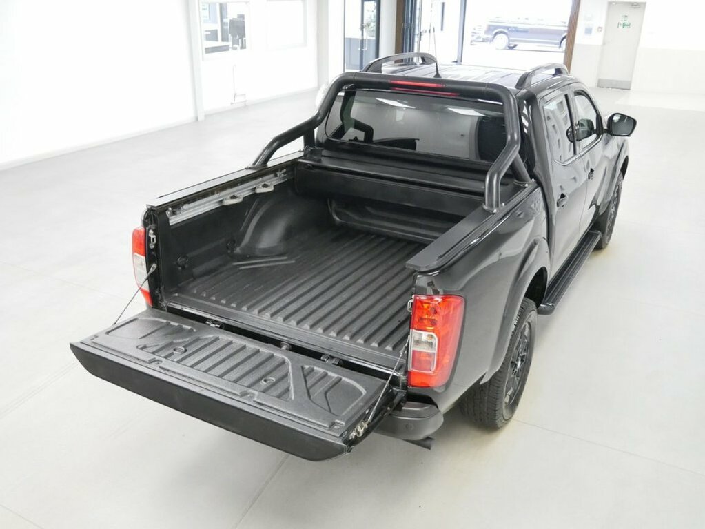 Nissan Navara 2.3L Dci N-guard Pickup Double Cab Manu Black #5