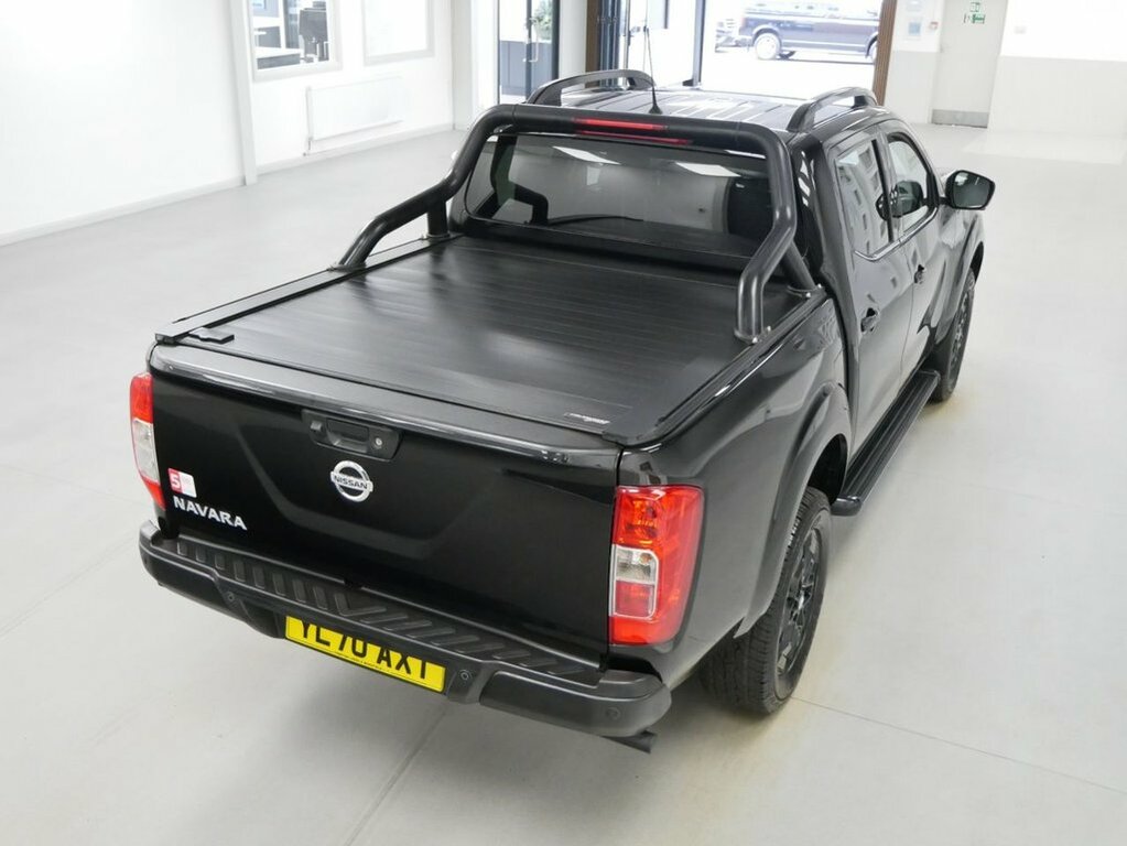 Nissan Navara 2.3L Dci N-guard Pickup Double Cab Manu Black #4