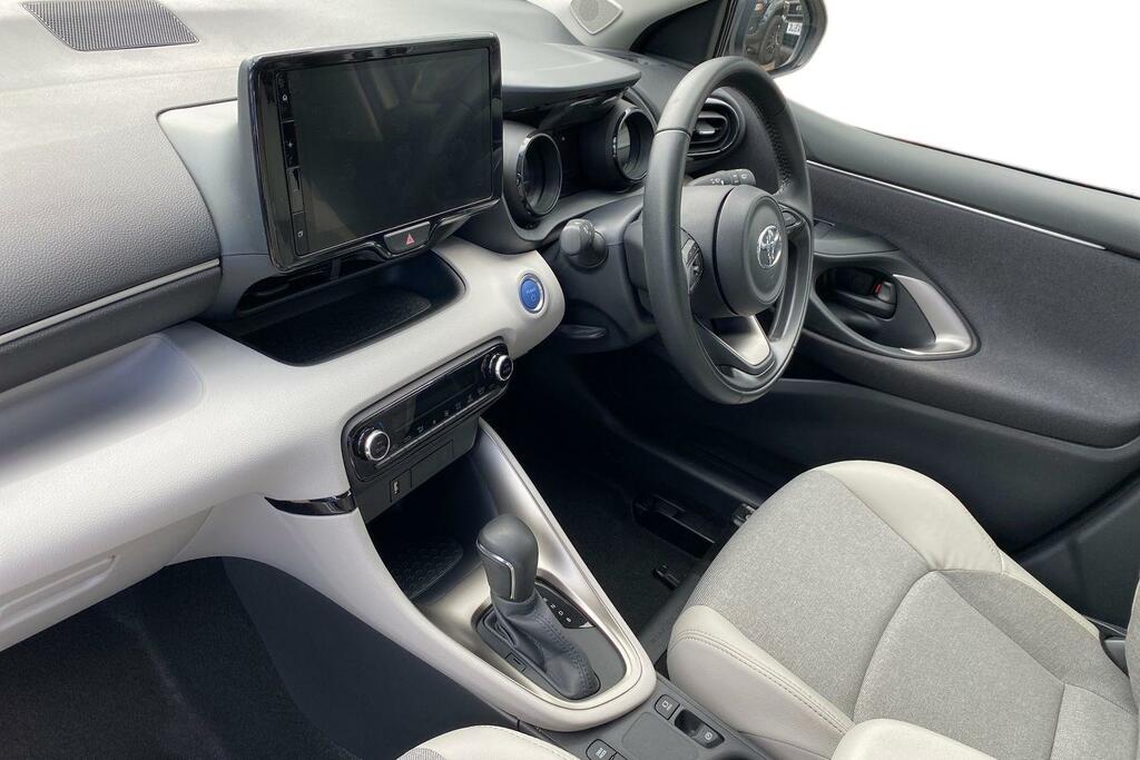 Toyota Yaris 1.5 Vvt-h Excel E-cvt Euro 6 Ss YF73UPP White #5
