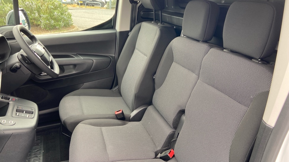 Vauxhall Combo-e Life Pro White #2