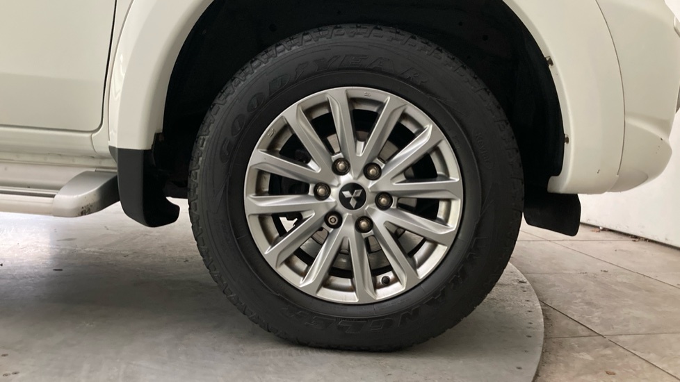 Mitsubishi L200 Pickup DY68HBH White #5