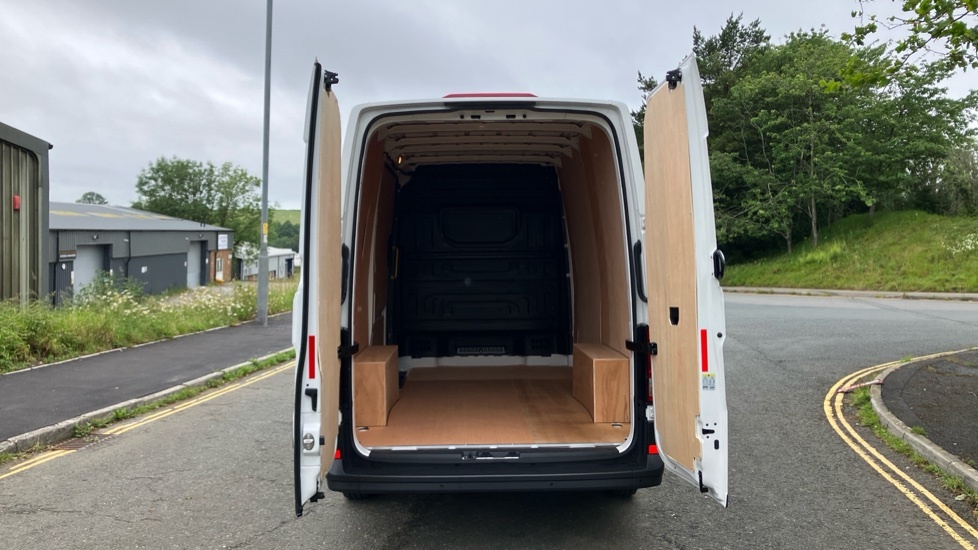 Volkswagen Crafter Commerce White #3