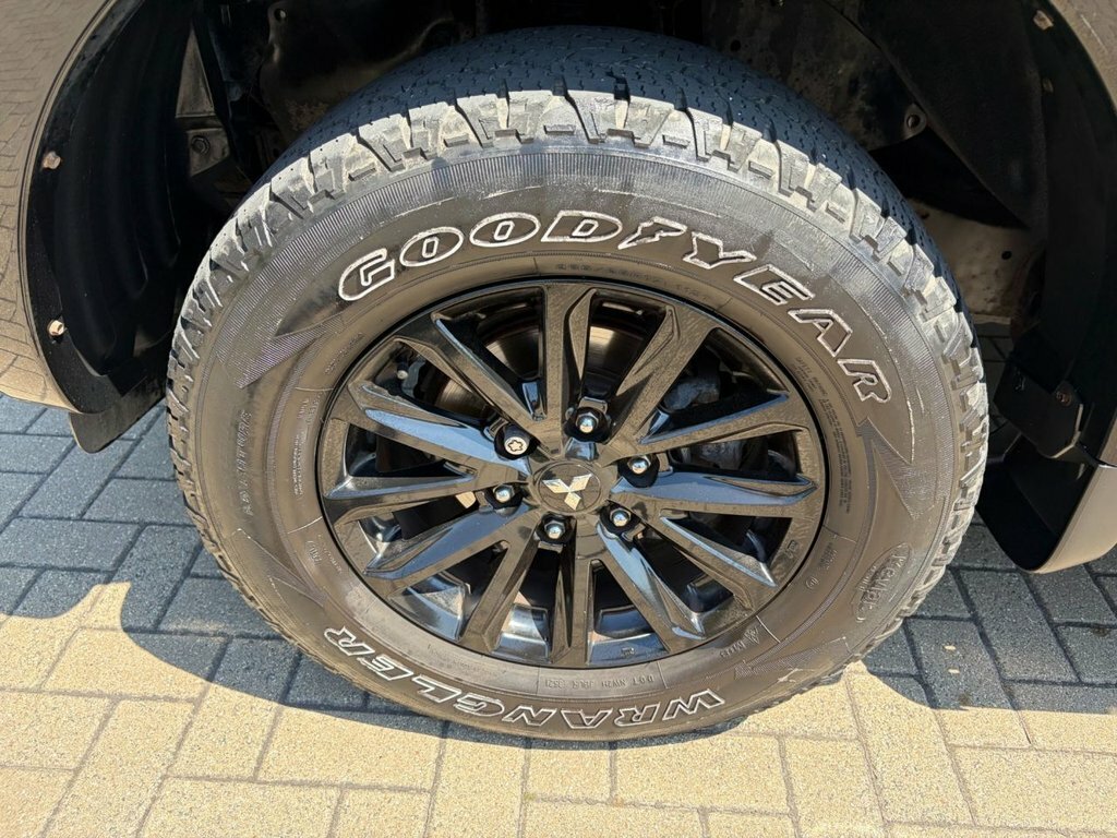 Mitsubishi L200 2.4 Di-d Dc Barbarian 4Wd Euro 6 Black #33
