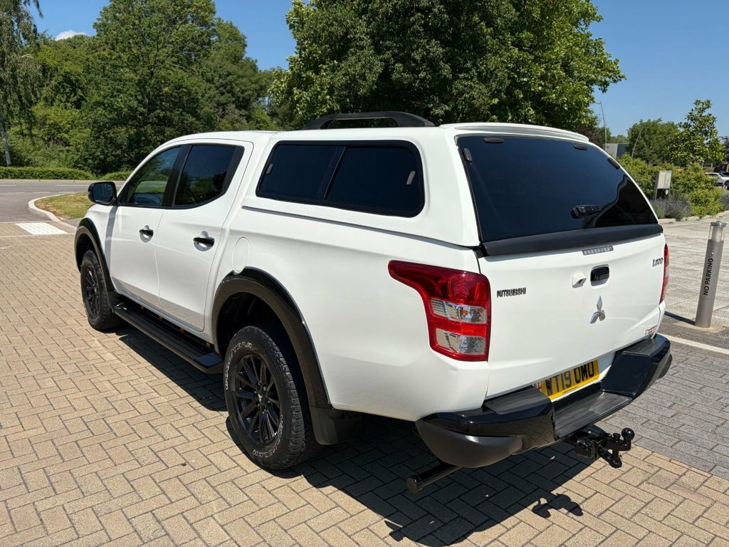 Mitsubishi L200 2.4L Dc Challenger White #4