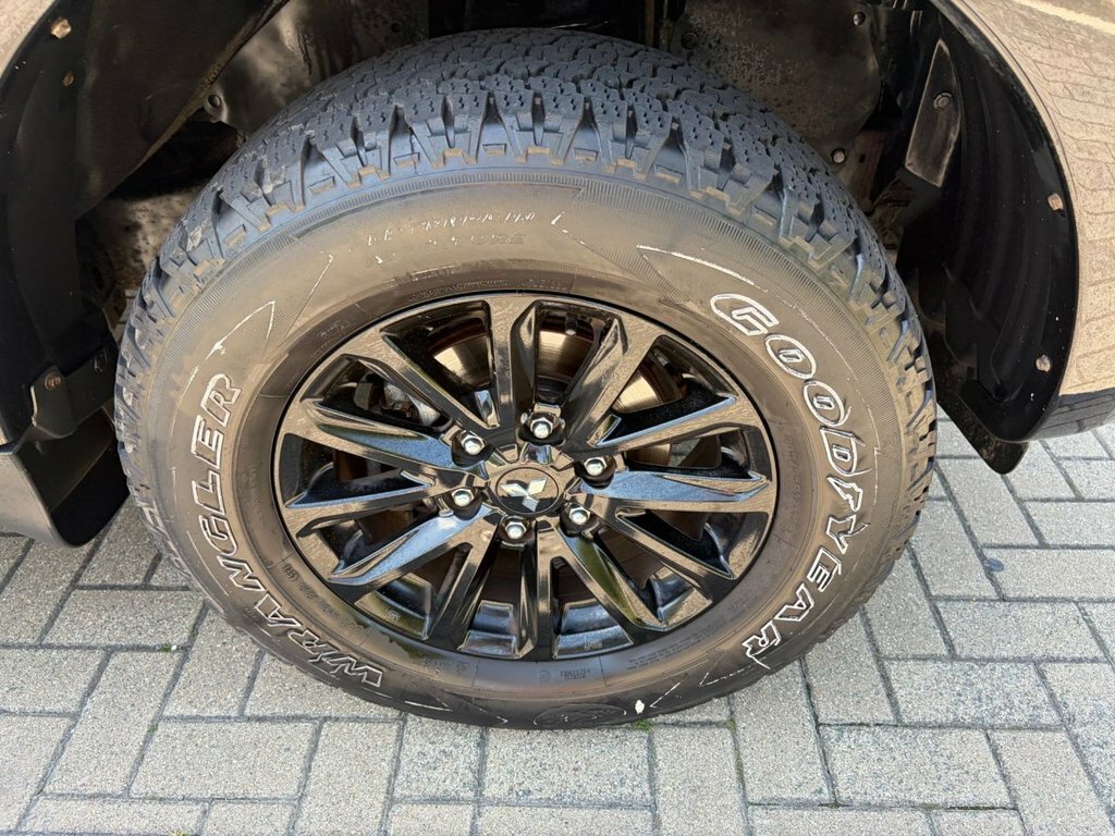 Mitsubishi L200 2.4 Di-d Dc Barbarian 4Wd Euro 6 Black #36