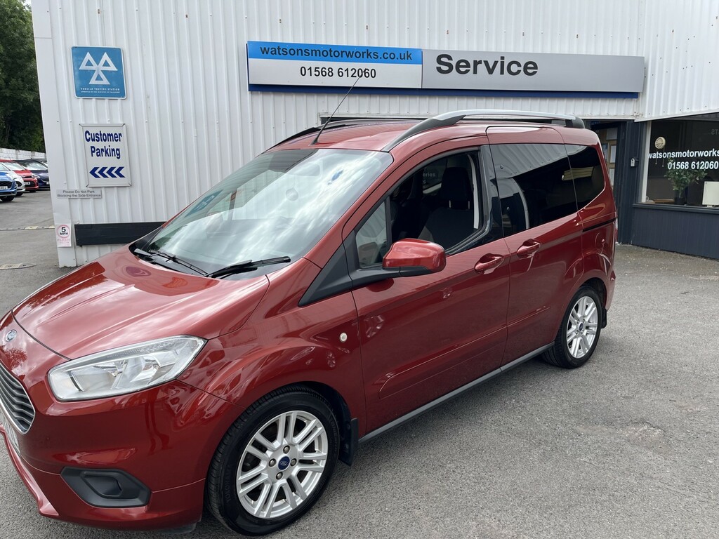 Ford Tourneo Courier 1.5 Tdci Titanium Red