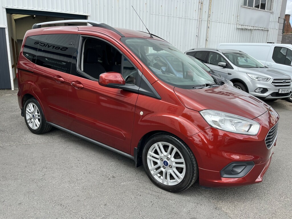 Ford Tourneo Courier 1.5 Tdci Titanium Red #2