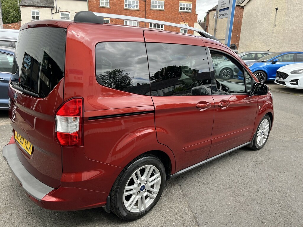 Ford Tourneo Courier 1.5 Tdci Titanium Red #6